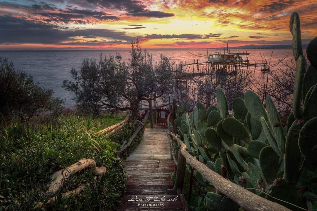 Hotel Holiday Vasto Luaran gambar