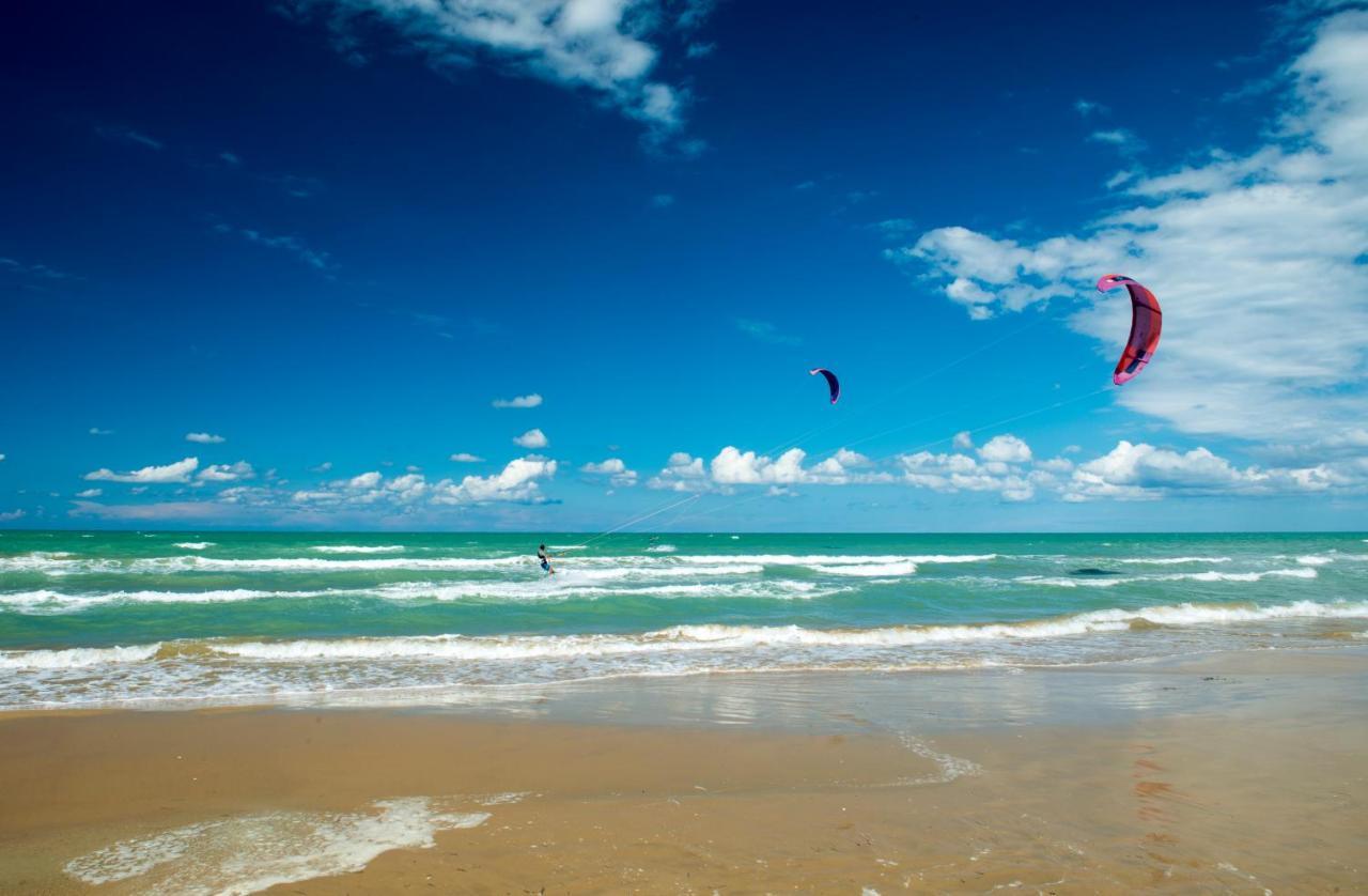 Hotel Holiday Vasto Luaran gambar