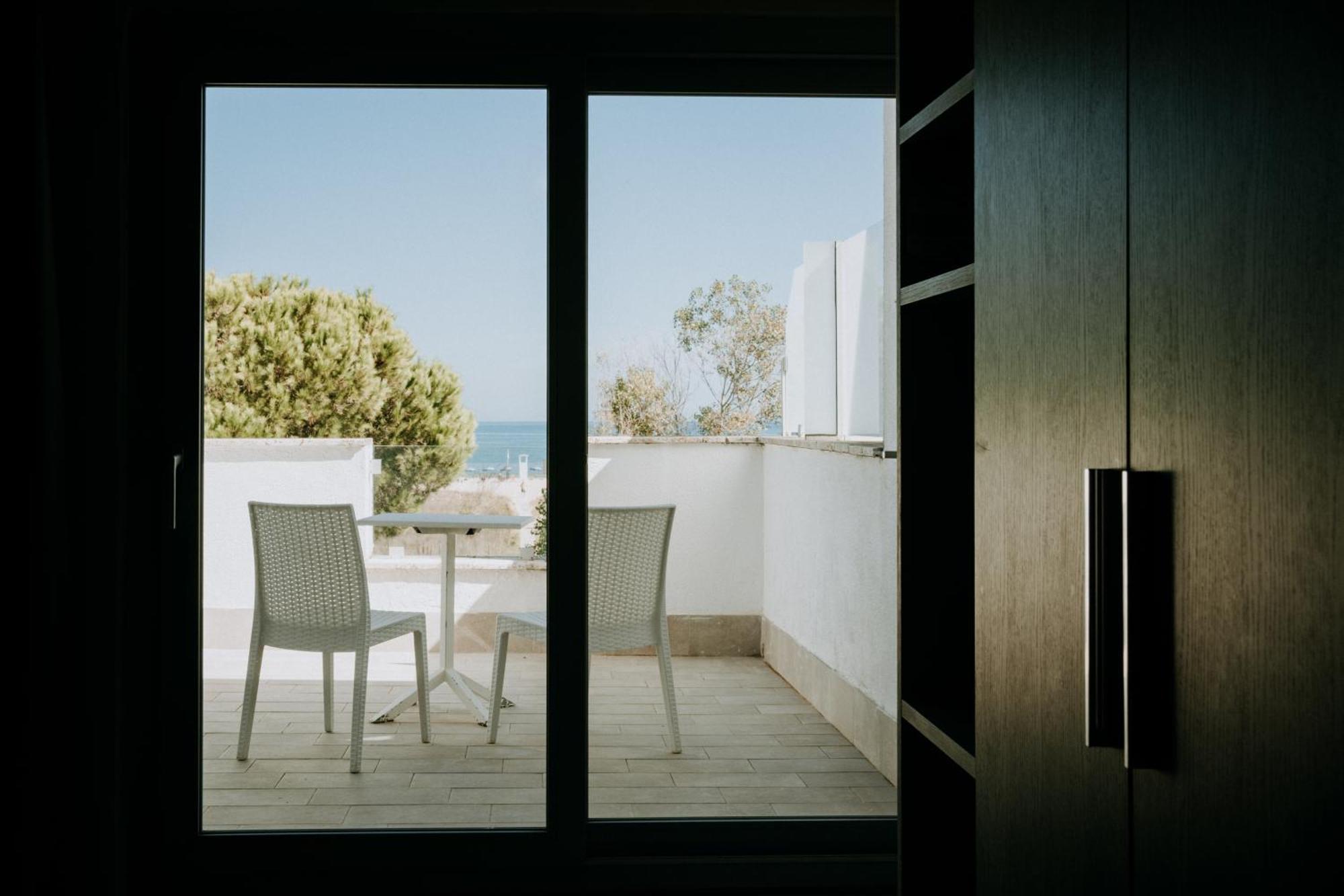 Hotel Holiday Vasto Luaran gambar